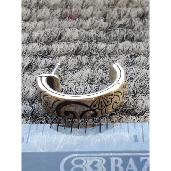 Brighton Silver-Tone Etched Floral Hoop Earrings – 90s Retro Style – 0.7 in - Picture 5 of 9